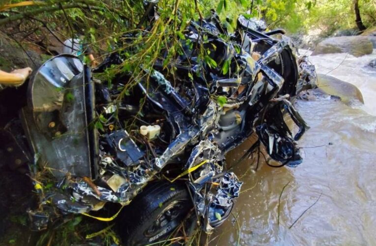 Mueren cuatro policías de Tepetlán arrastrados por la corriente de un río