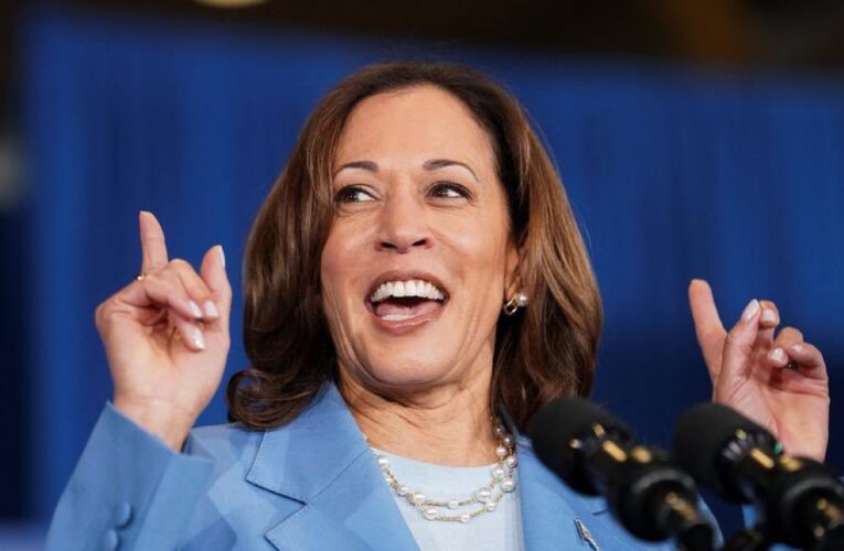 KAMALA HARRIS LIDERA LA CARRERA PARA REEMPLAZAR A BIDEN