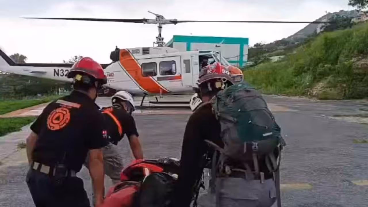 Rescatan a familia varada en el río Pilón en Montemorelos, NL