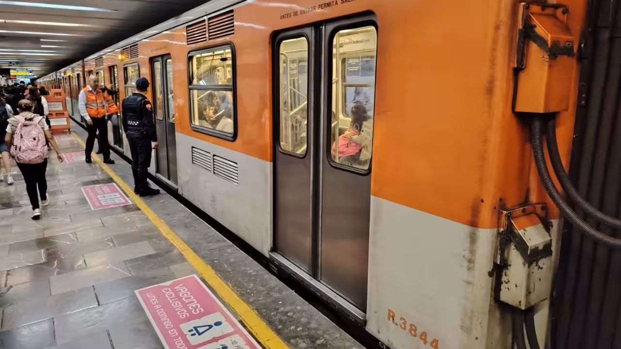 Metro opera con marcha de seguridad por lluvia en toda la red