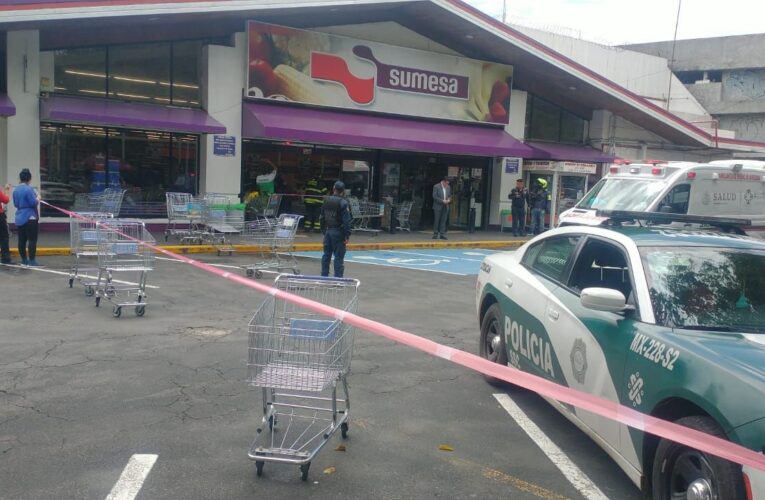 Conductora impacta contra supermercado “Sumesa” en Coyoacán; varios lesionados