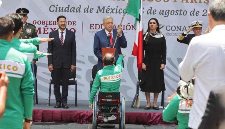 AMLO pide a atletas paralímpicos no presionarse por ganar medallas en París