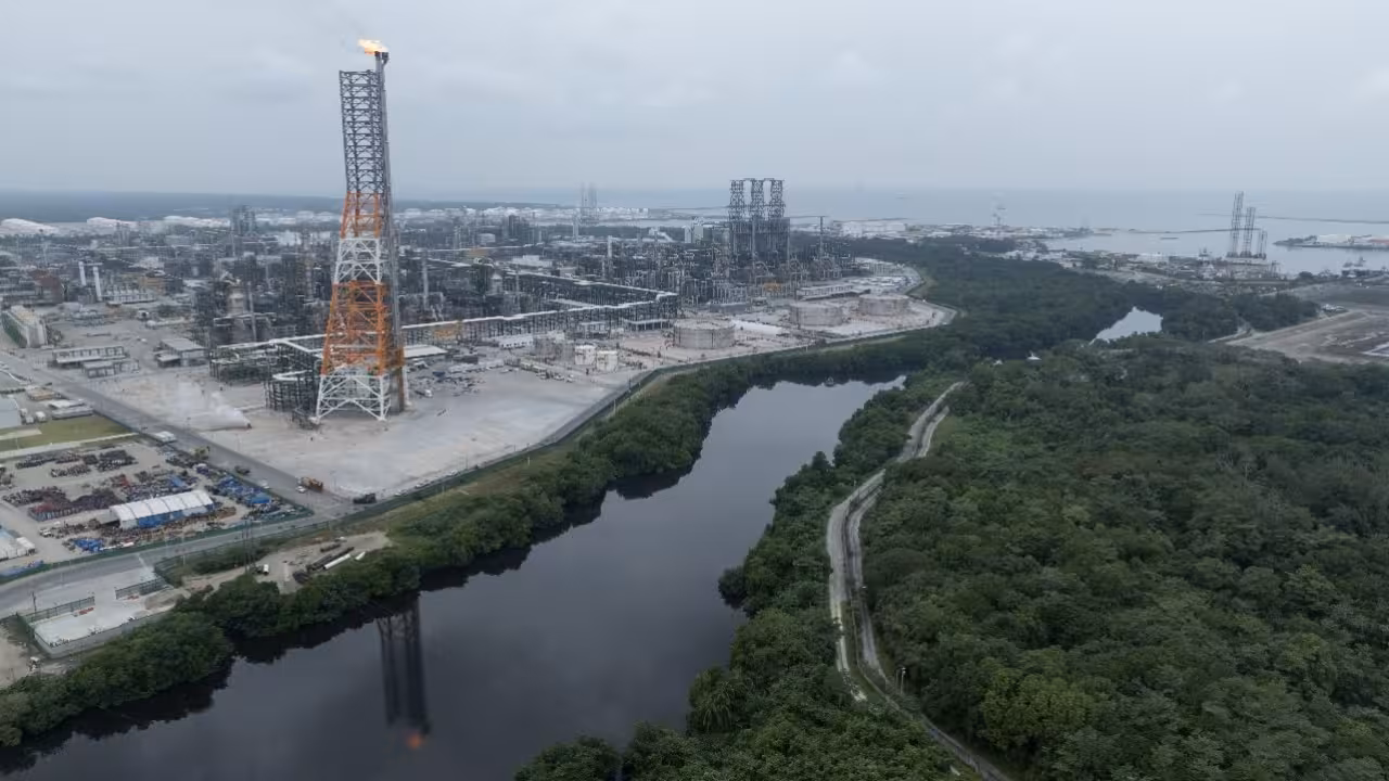 En 15 días, Dos Bocas producirá el 20% de gasolinas que se consumen en México: AMLO