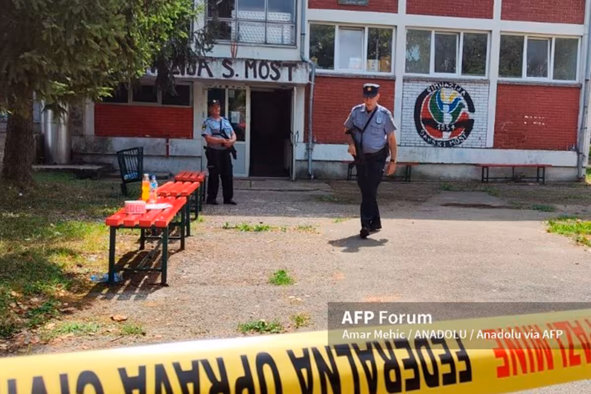 Tiroteo en escuela de Bosnia deja tres muertos; autor intenta quitarse la vida