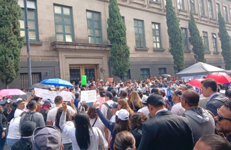 Trabajadores cierran accesos a la SCJN en protesta por reforma judicial