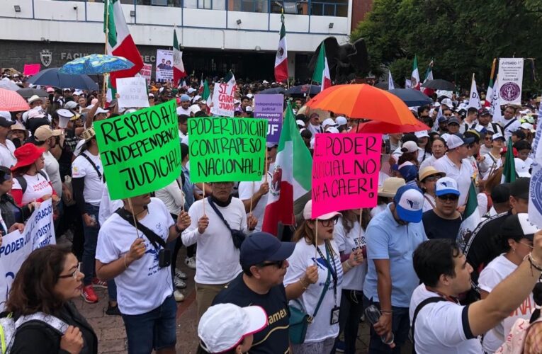 ‘Los están engañando’, López Obrador a alumnos de la UNAM por protesta a reforma judicial