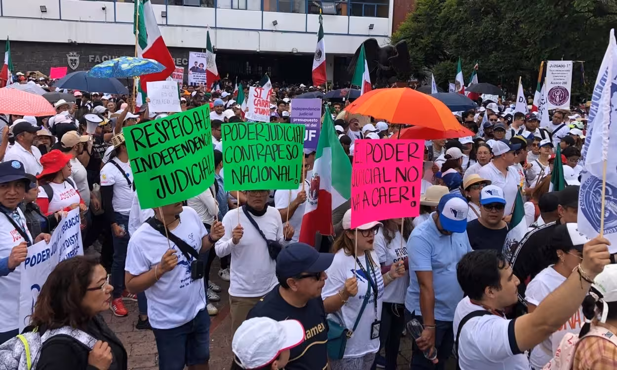 ‘Los están engañando’, López Obrador a alumnos de la UNAM por protesta a reforma judicial