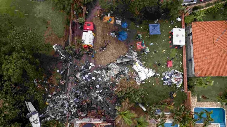 Identifican a 2 de las 62 víctimas del accidente aéreo en Brasil