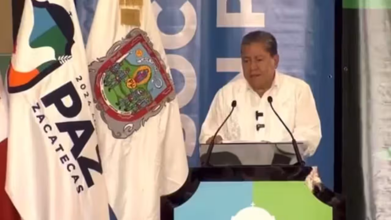 Madre buscadora increpa a David Monreal durante informe