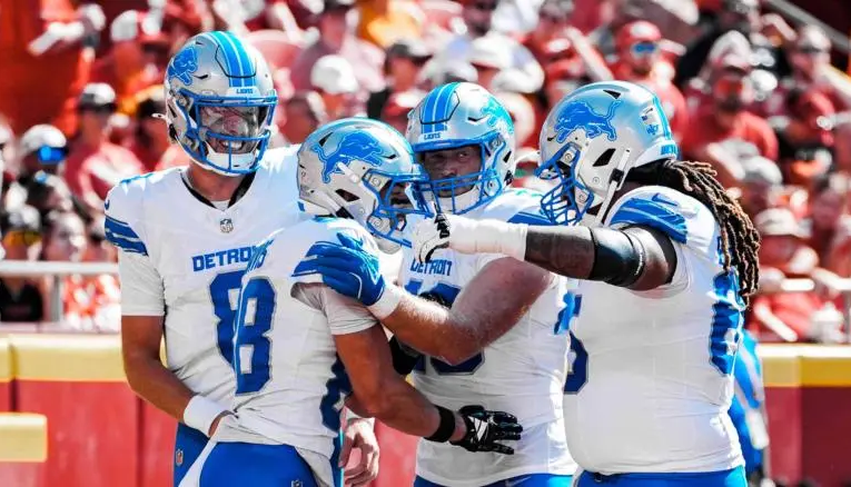 Detroit se impone a Kansas City en el último suspiro