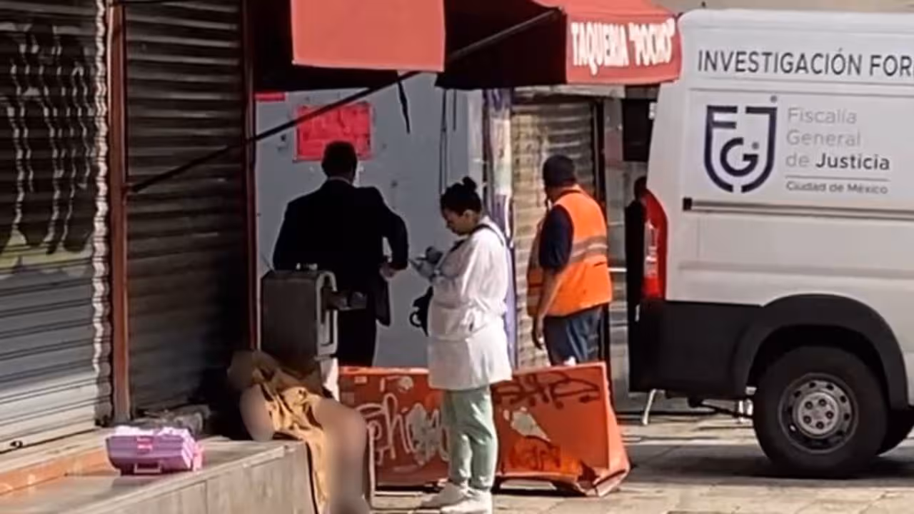 Muere hombre en situación de calle afuera del Metro San Juan de Letrán