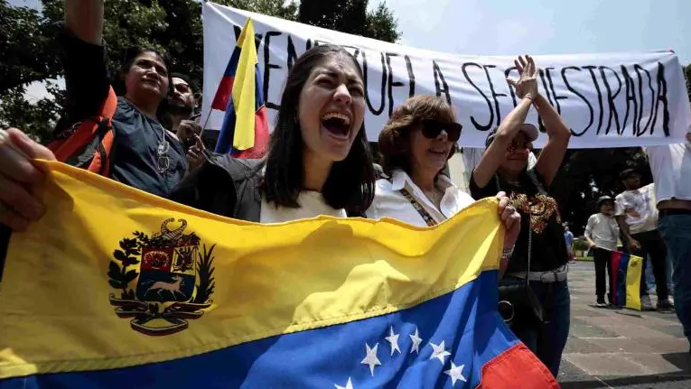 Cientos de venezolanos en México protestan contra ‘fraude electoral’