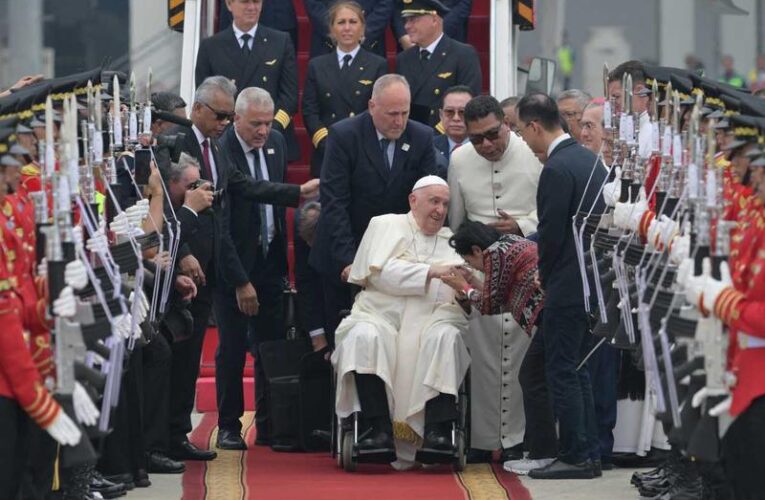 Papa Francisco inicia en Indonesia su gira en el sureste asiático