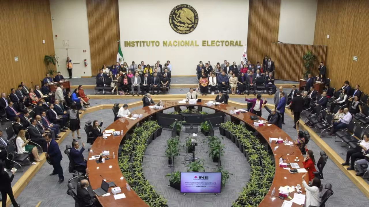 Juez federal ordena al INE frenar proceso electoral de jueces y magistrados