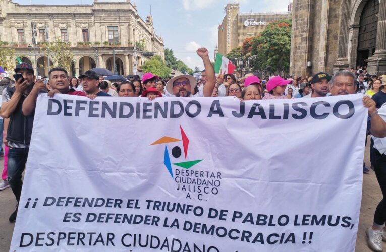 Participan miles de personas en ‘Marcha por la Defensa de Jalisco’