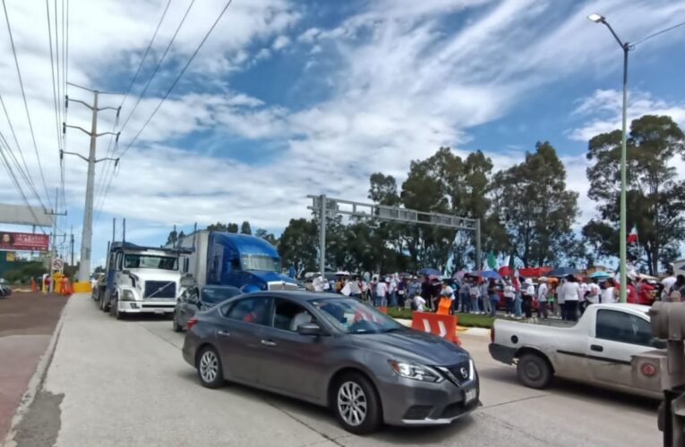 Caos en la México-Puebla por bloqueo de trabajadores del Poder Judicial