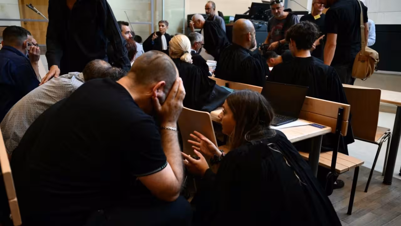 Acusados de violar a mujer drogada por su esposo en Francia denuncian amenazas
