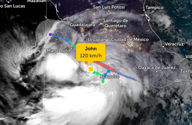 ‘John’ recobra fuerza a huracán categoría 1 y amenaza con inundaciones