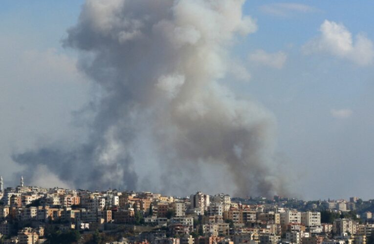 Israel bombardea objetivos de Hezbolá en Líbano; van 180 muertos