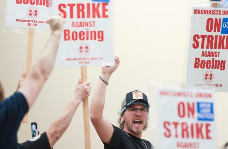 Trabajadores de Boeing inician huelga en EUA tras rechazar propuesta de la empresa