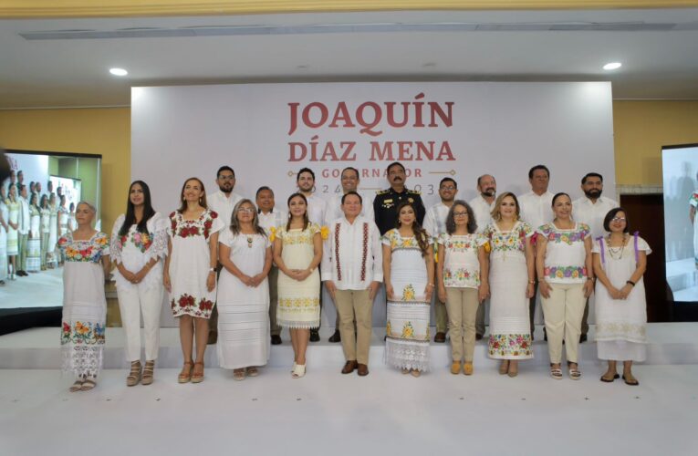 PRESENTA HUACHO DÍAZ A GABINETE DE LA 4T EN YUCATÁN