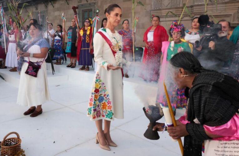 Claudia Sheinbaum recibe bastón de mando y asume 100 compromisos