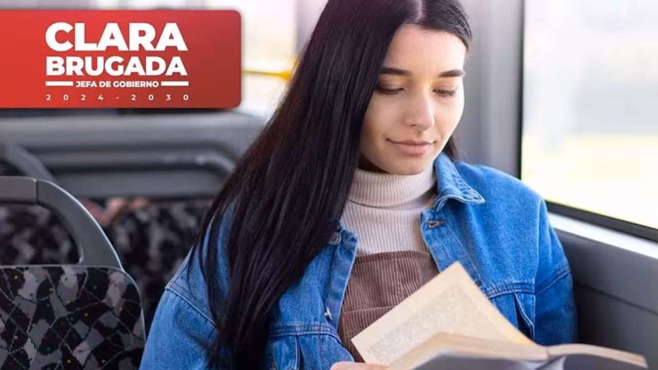 Brugada anuncia nueva beca de transporte para universitarios
