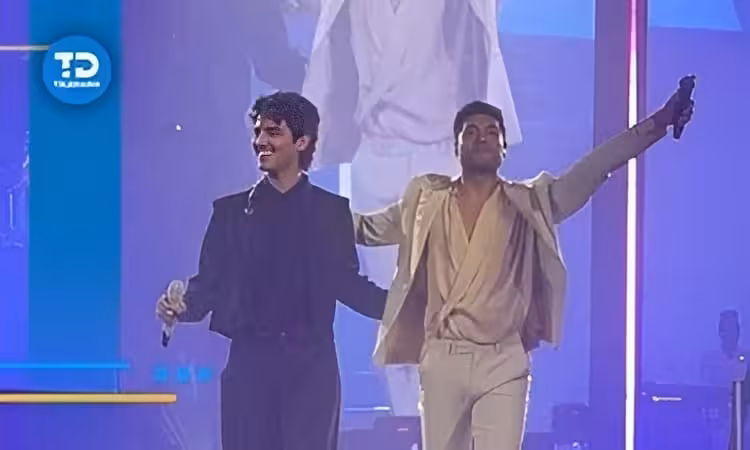 CELEBRA CARLOS RIVERA 20 AÑOS DE CARRERA EN LA ARENA MONTERREY