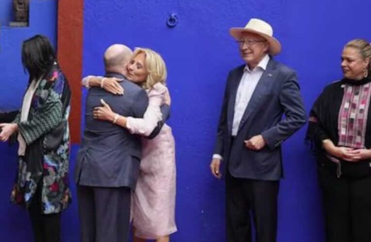 Se da ‘escapadita’ Jill Biden al Museo Frida Kahlo antes de regresar a EUA