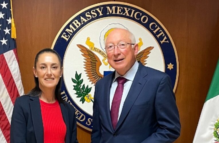 Cambia Sheinbaum relación con el embajador Ken Salazar y lo manda a Cancillería