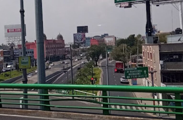 Mujer intenta arrojarse de puente vehicular en Viaducto Río de la Piedad