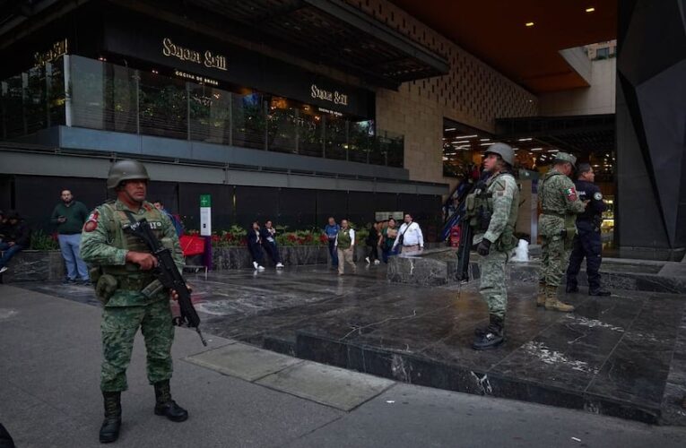 ATAQUE EN PLAZA MIYANA DE POLANCO DEJA UN MUERTO Y ALERTA DE SEGURIDAD DE EU