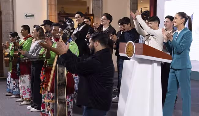 MÉXICO SE ESCRIBE CON M DE MIGRANTE; SON HÉROES Y HEROÍNAS: SHEINBAUM