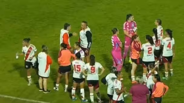 RACISTAS: JUGADORAS DE RIVER PLATE FEMENINO HACEN GESTOS DE MONO A INTEGRANTES DE GREMIO.