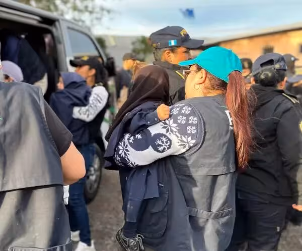 RESCATAN A 160 NIÑOS VÍCTIMAS DE ABUSO SEXUAL POR PARTE DE UN MIEMBRO DE LA SECTA LEV TAHOR.