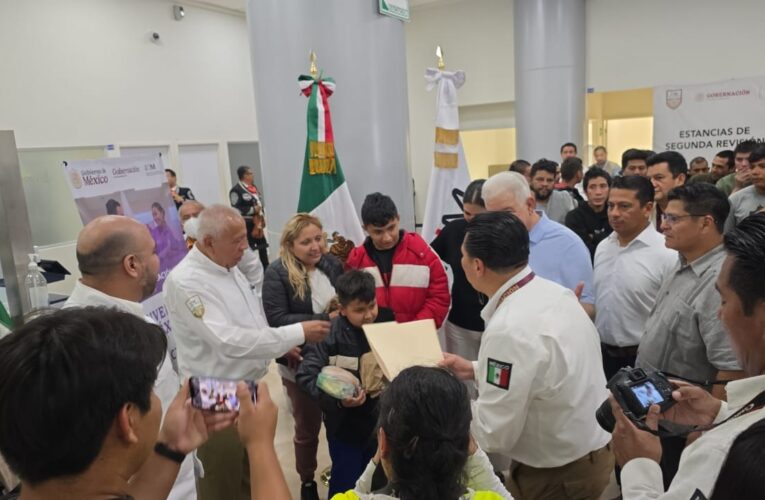 MÉXICO RECIBE EN TABASCO A CONNACIONALES DEPORTADOS DESDE ARIZONA