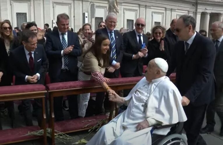 EL PAPA FRANCISCO REAPARECE EN EL VATICANO DURANTE EL DOMINGO DE RAMOS
