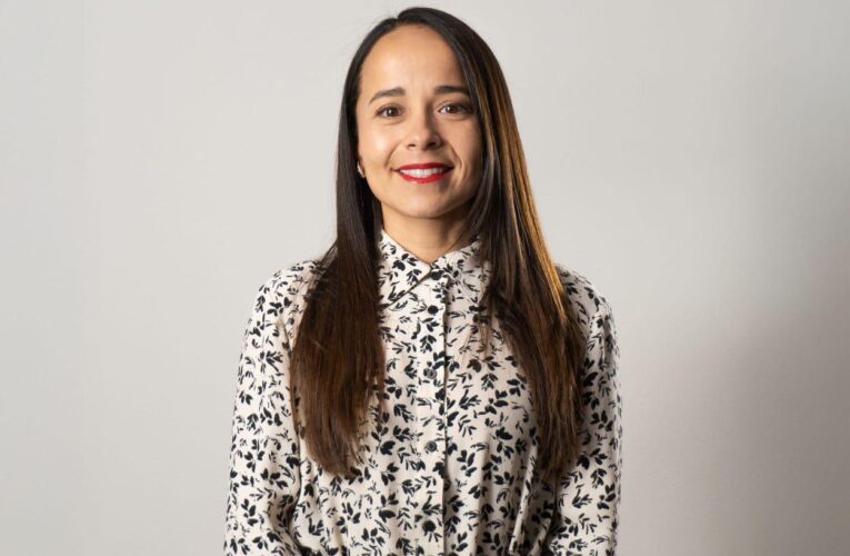 EXIGE OLIVIA AGUIRRE PISO PAREJO EN MEDIOS OFICIALES