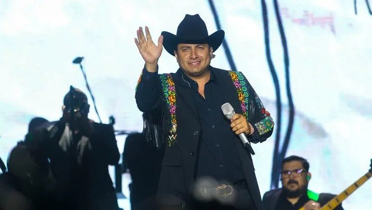 DE BROOKLYN AL VETO: TIGRES DEL NORTE HONRADOS, JULIÓN ÁLVAREZ SIN VISA