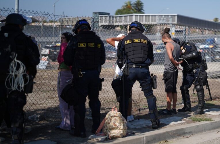 RESPONDE TRUMP CON REDADAS MIGRATORIAS MASIVAS AL NO KINGS DAY