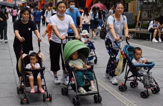 CHINA PAGA POR BEBÉS 9 MIL PESOS AL AÑO PARA INTENTAR REVERTIR SU CRISIS DEMOGRÁFICA