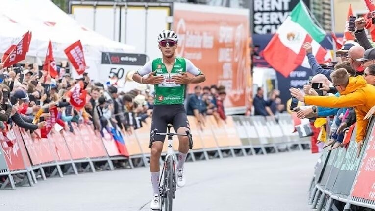 EL MEXICANO ISAAC DEL TORO GANA EN EL TOUR DE AUSTRIA 2025