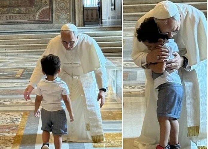 EL ABRAZO DE UN NIÑO ROMPIÓ CON TODO EL PROTOCOLO EN EL VATICANO