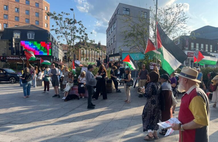 Protesta en Kingston, Londres, contra la ofensiva israelí en Palestina