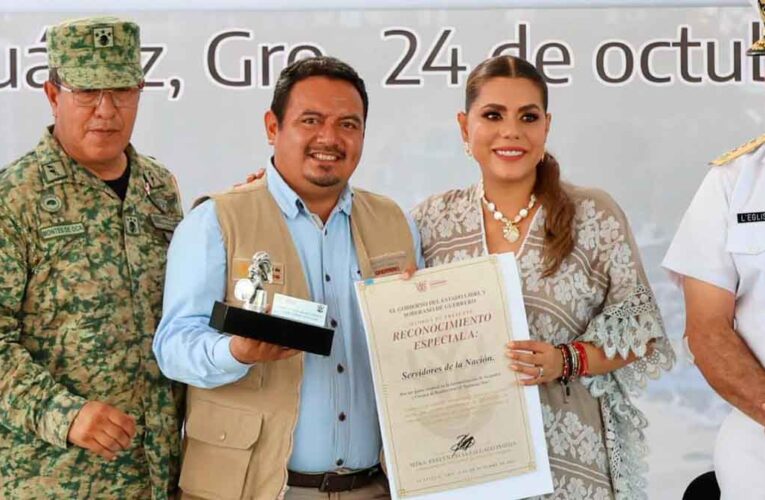 Recibe reconocimiento Iván Hernández Diaz para Servidores de la Nación