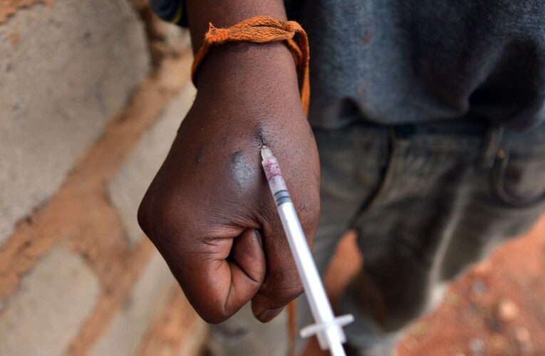 El “bluetoothing”: la peligrosa práctica de compartir sangre que dispara contagios de VIH