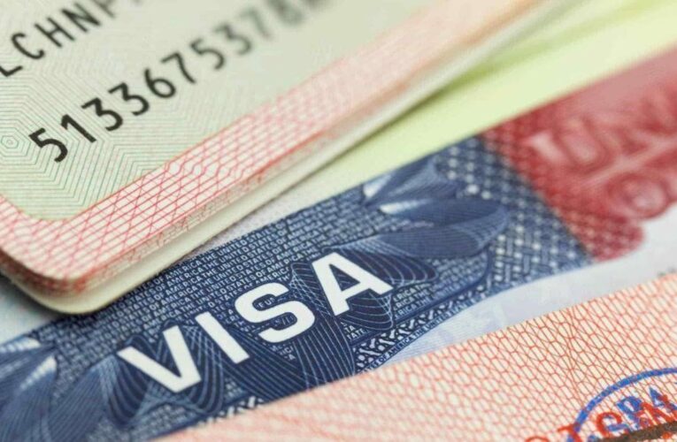 Estados Unidos retira visa a más de 50 funcionarios mexicanos