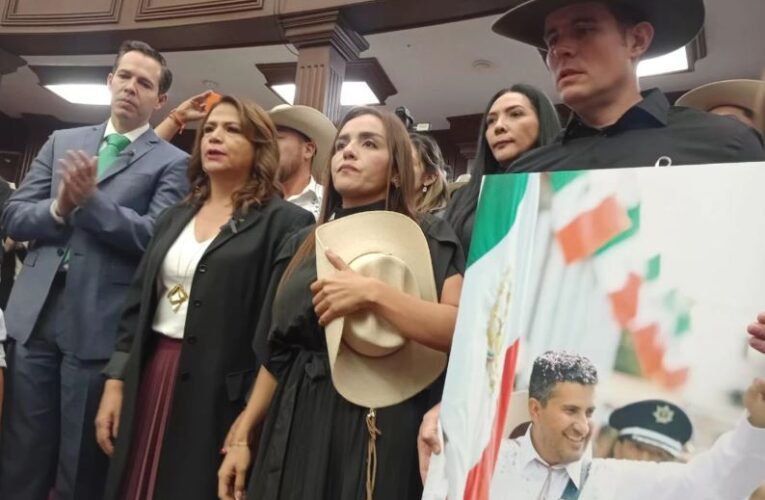 Grecia Quiroz, viuda de Carlos Manzo, asume el mando de Uruapan