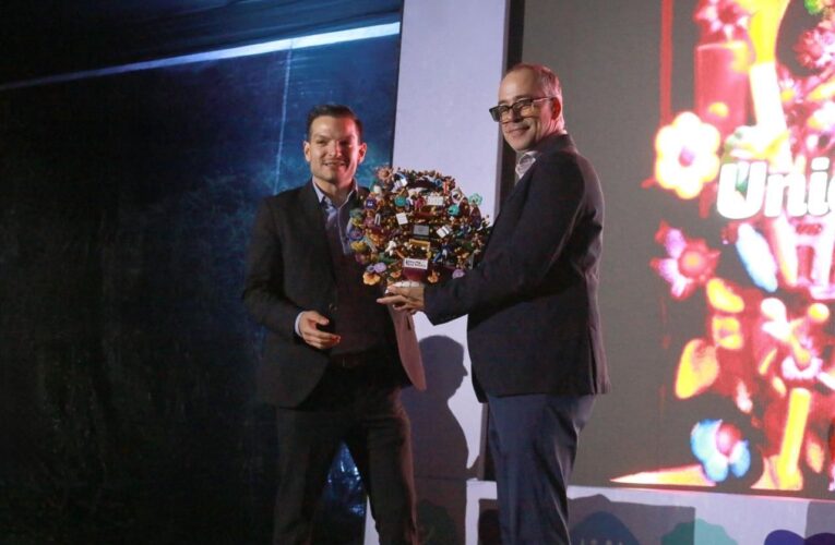 Tecmilenio recibe el Premio Unidos por la Educación por su compromiso con la formación de líderes educativos junto a Enseña por México