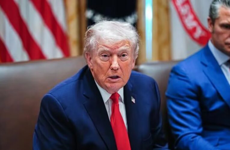 Trump declara emergencia nacional por Cuba y amenaza aranceles a proveedores de petróleo